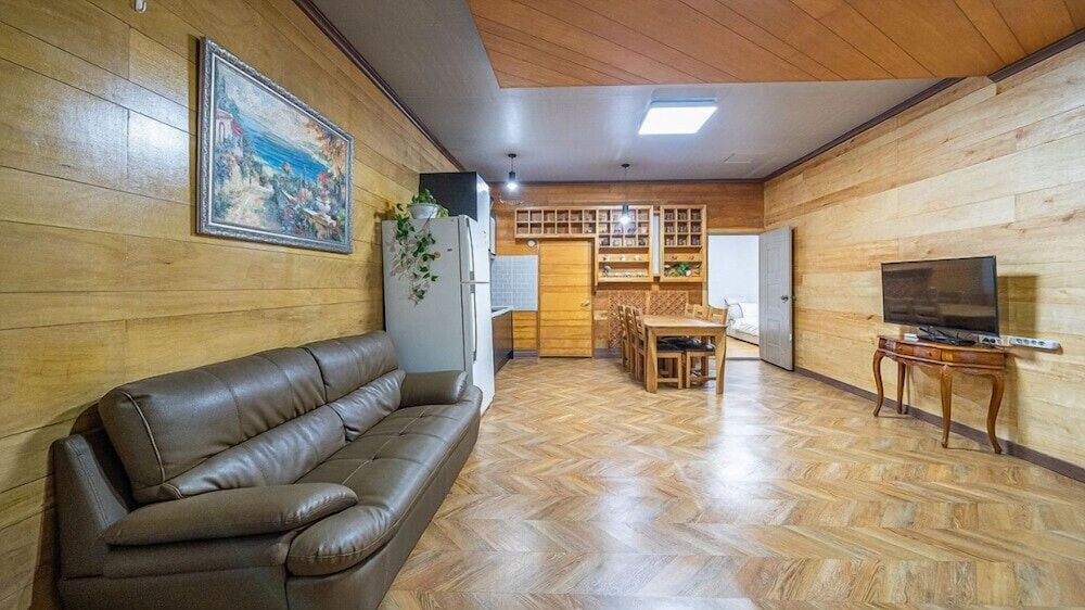 Room (Big family room) photo 1
