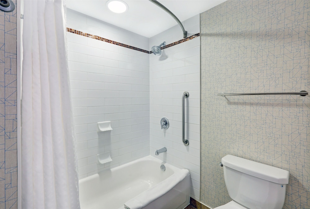 Suite, 2 Queen Beds - Photo 8