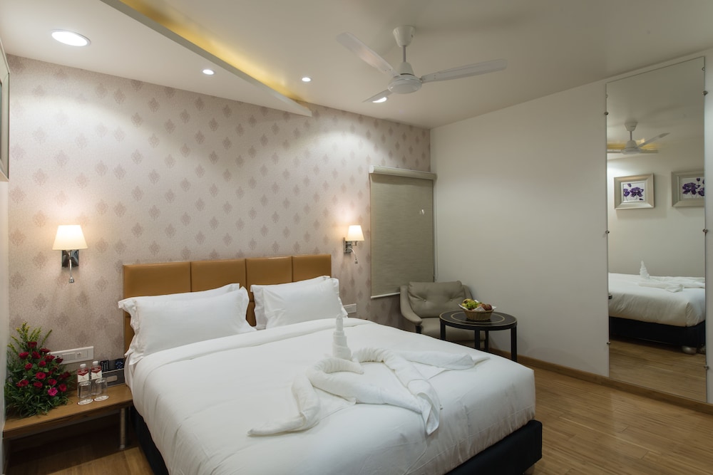Royal Room - Photo 3