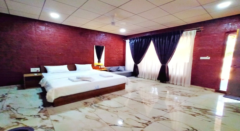 Deluxe Family Room - Photo 18