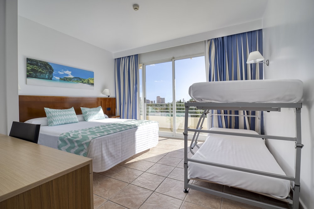 Quadruple Room, Terrace