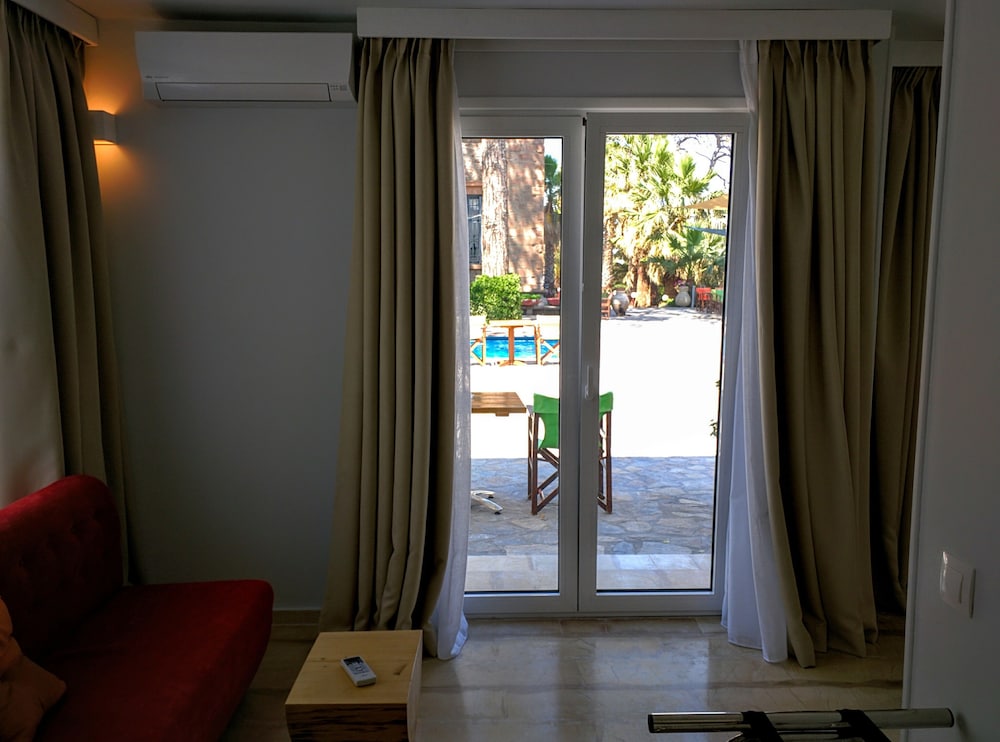 One Bedroom Apartment with Garden View photo 2