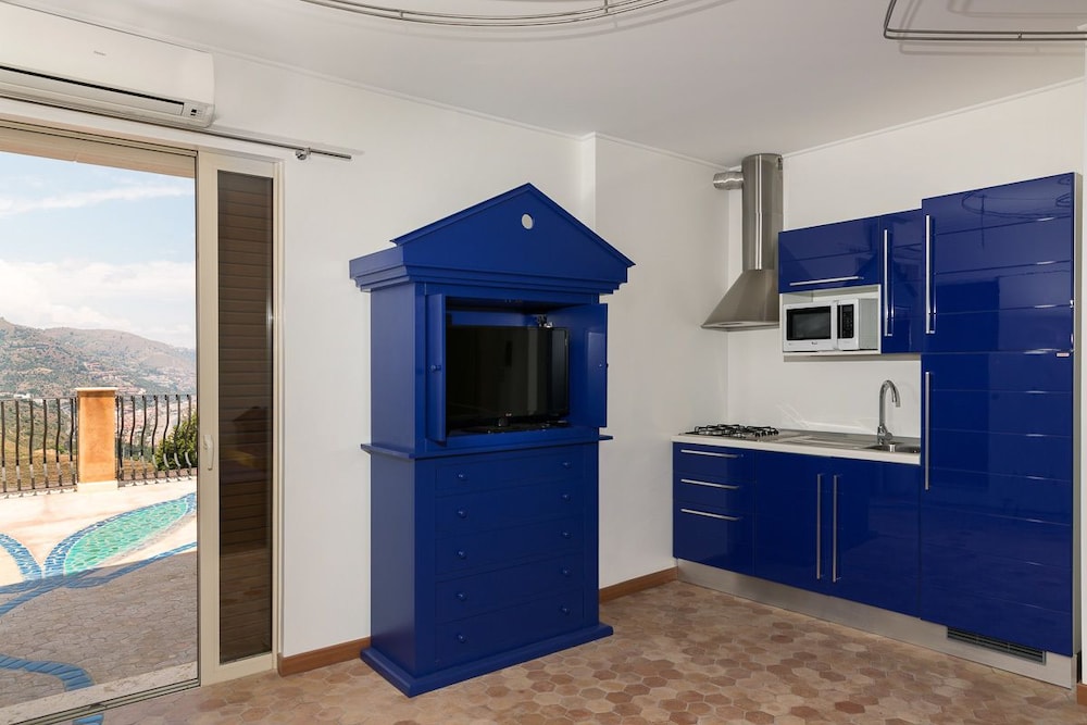 Studio Suite photo 1