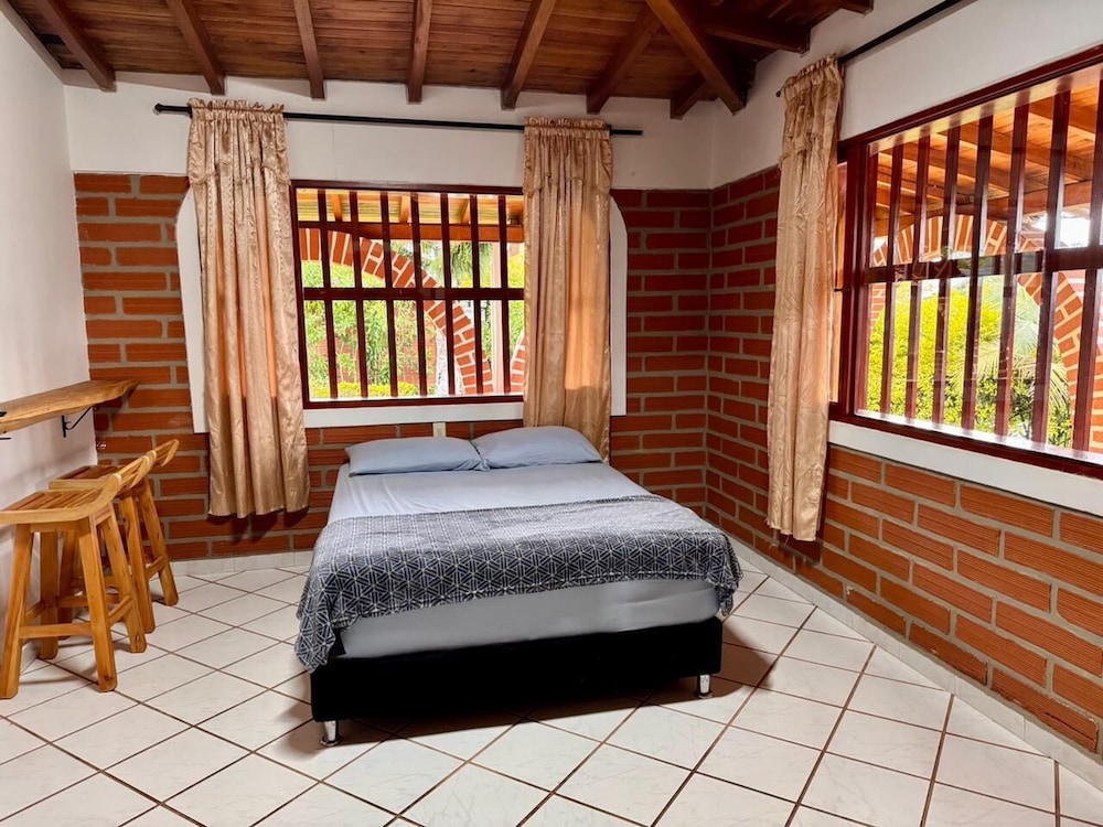 Basic Quadruple Room, Mountain View