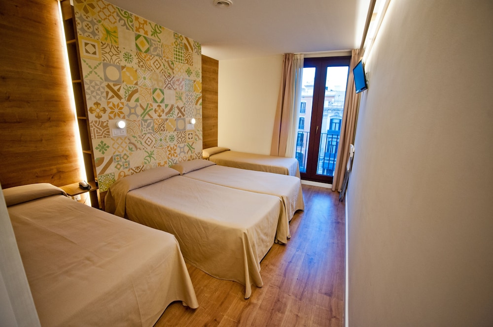 Quadruple Room, Private Bathroom photo 2