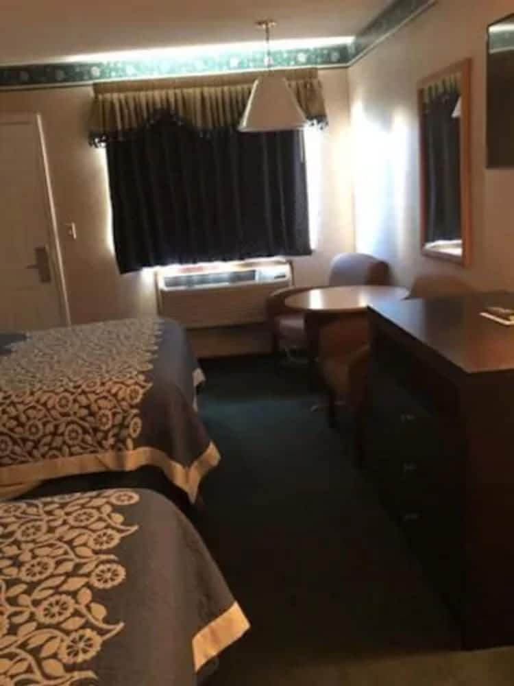 Standard Room, 2 Queen Beds, Smoking photo 1