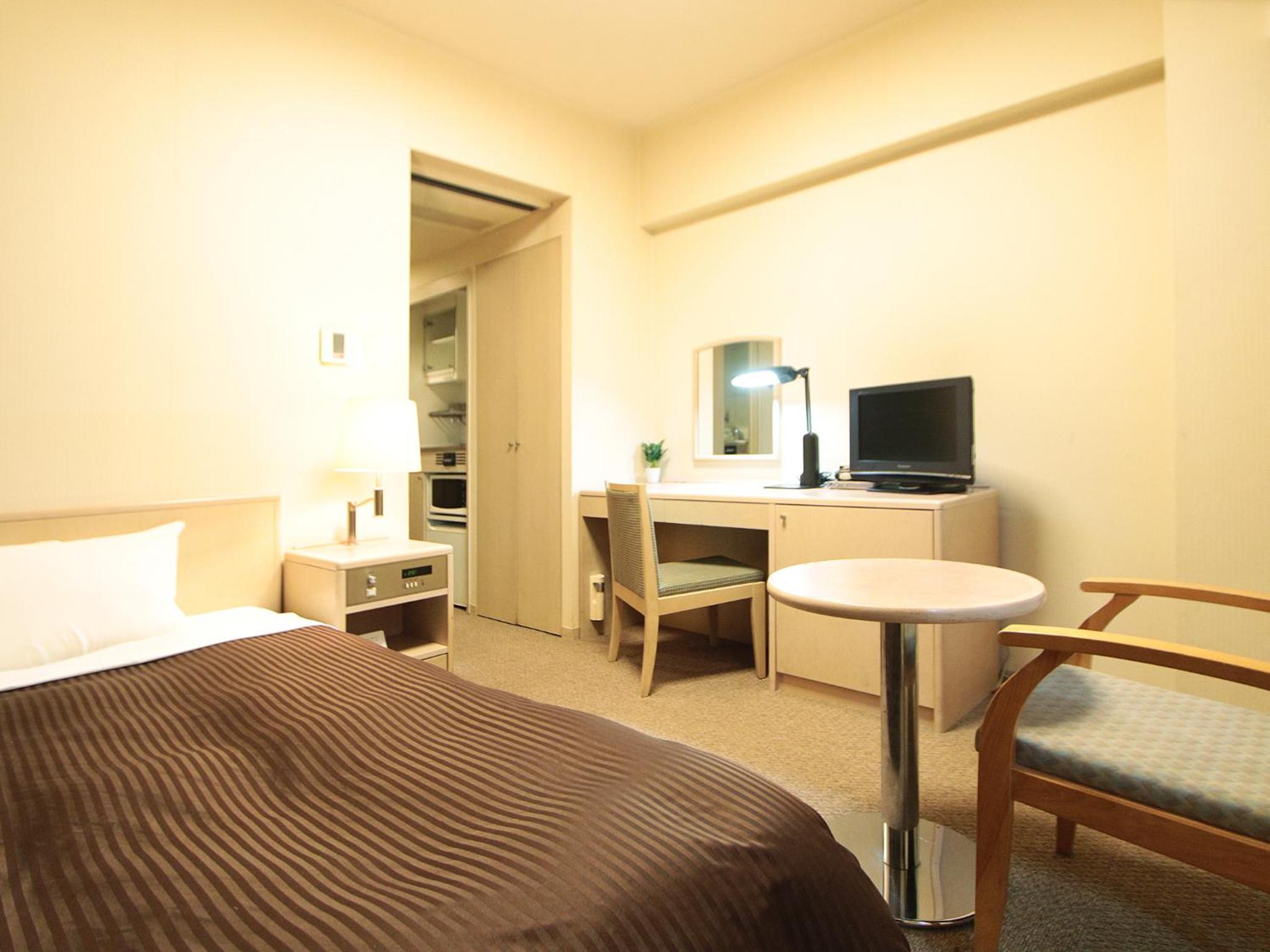 Single Room - Smoking photo 2