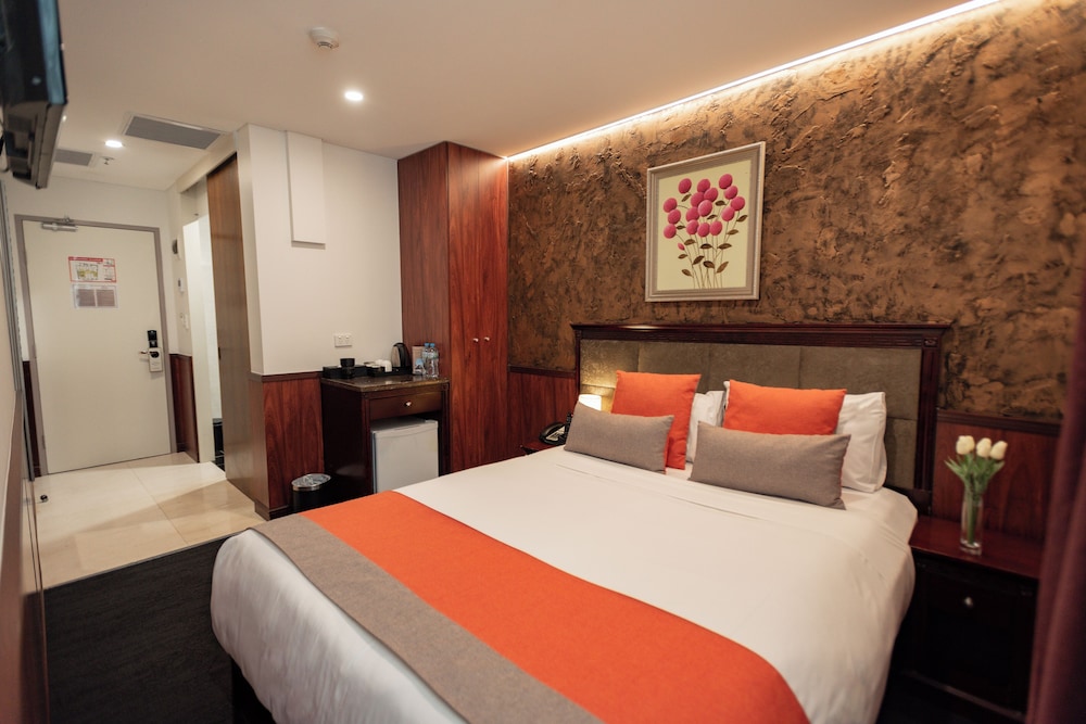 Standard Room, 1 Queen Bed photo 3