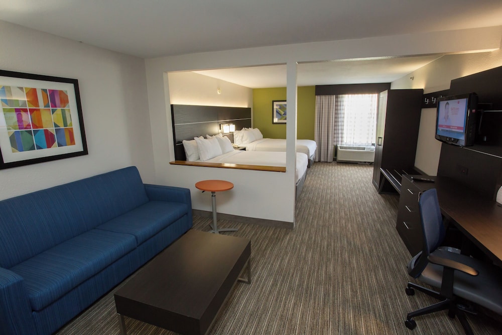 Suite, Multiple Beds - Photo 3