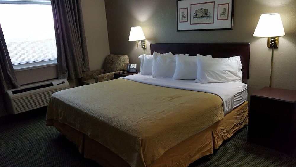 Standard Room, 1 King Bed photo 1