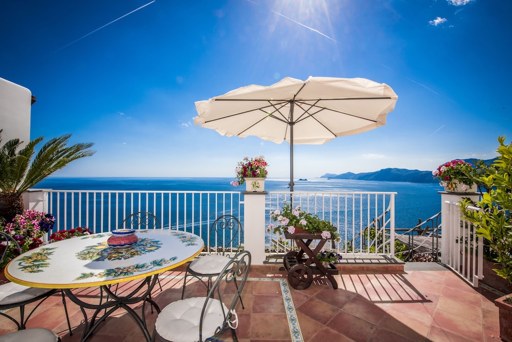 Panoramic Apartment, 2 Bedrooms, 2 Bathrooms, Sea View (La Casa del Sole) photo 3