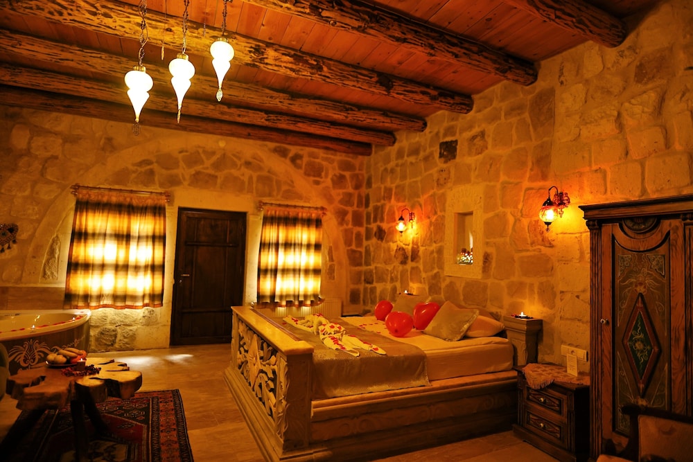101-Deluxe Stone Honeymoon Room-Jacuzzi