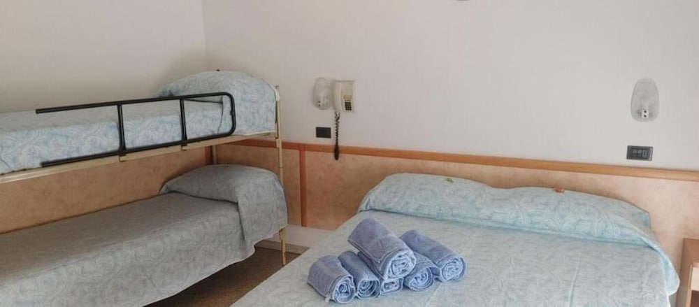 Economy Quadruple Room photo 1