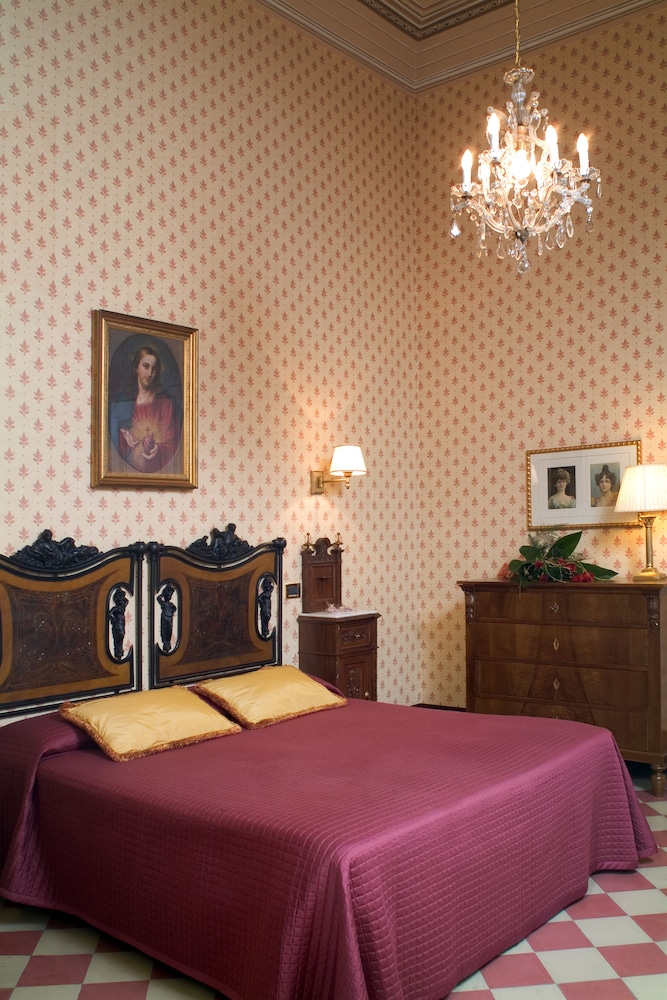 Deluxe, One Double Bed photo 2