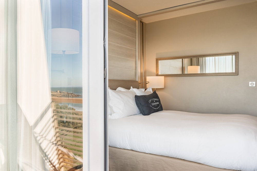 Superior Room. 1 Double Size Bed, with Balcony, facing the Sea - Photo 8