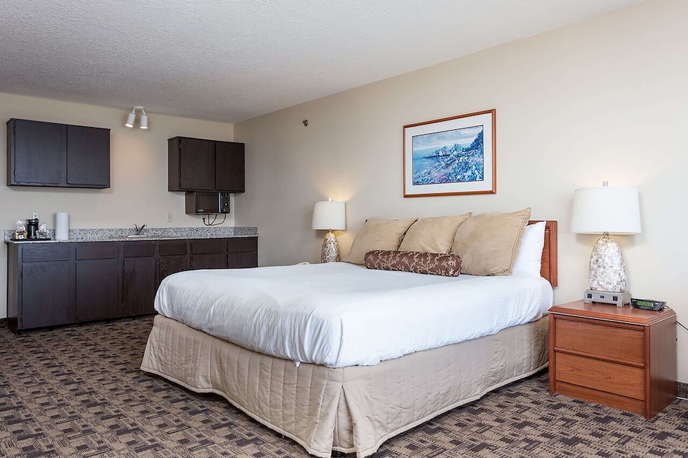 Standard Room, 1 King Bed, Ocean View - Photo 3