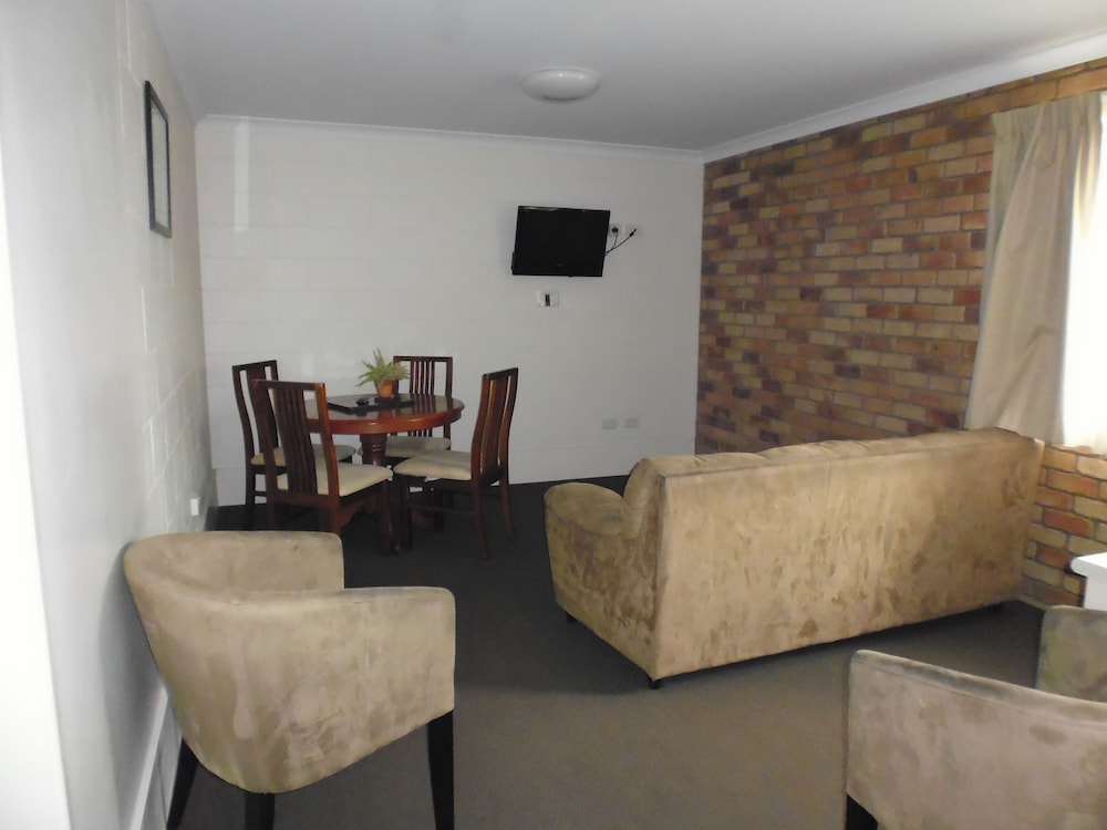 Deluxe family suite photo 1