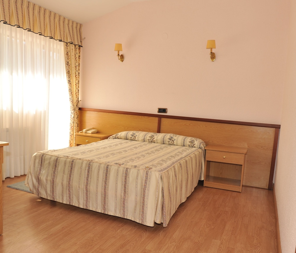 Economy Double Room (No views)
