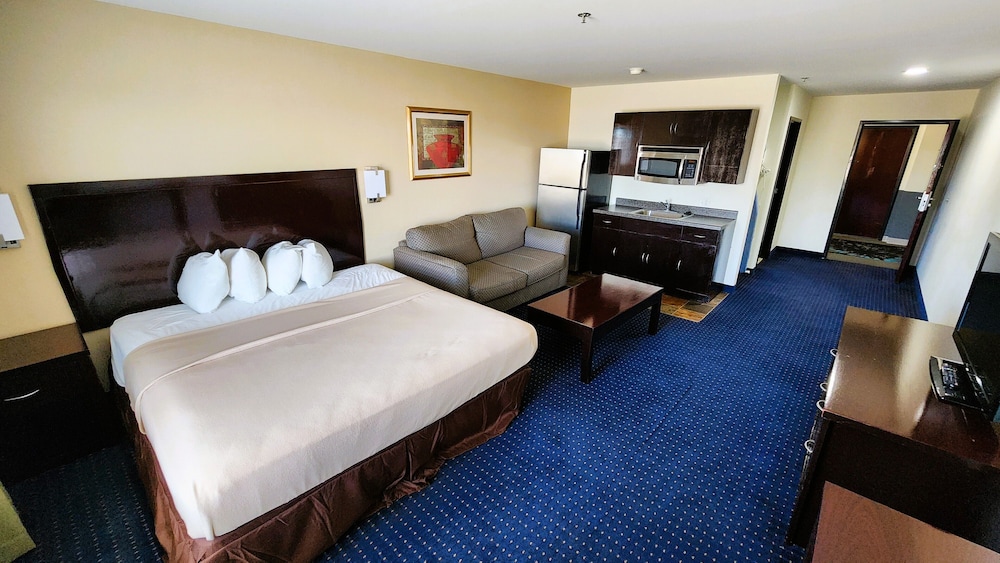 Standard Room, 1 King Bed, Non Smoking, Kitchenette photo 3