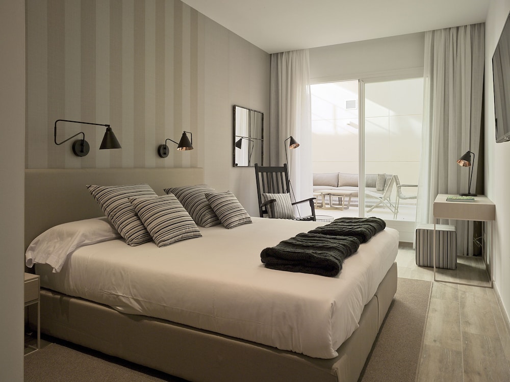 Premium Double or Twin Room, Patio (private or shared)