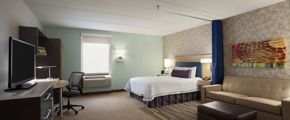 Studio, 1 Queen Bed, Accessible, Bathtub photo 1