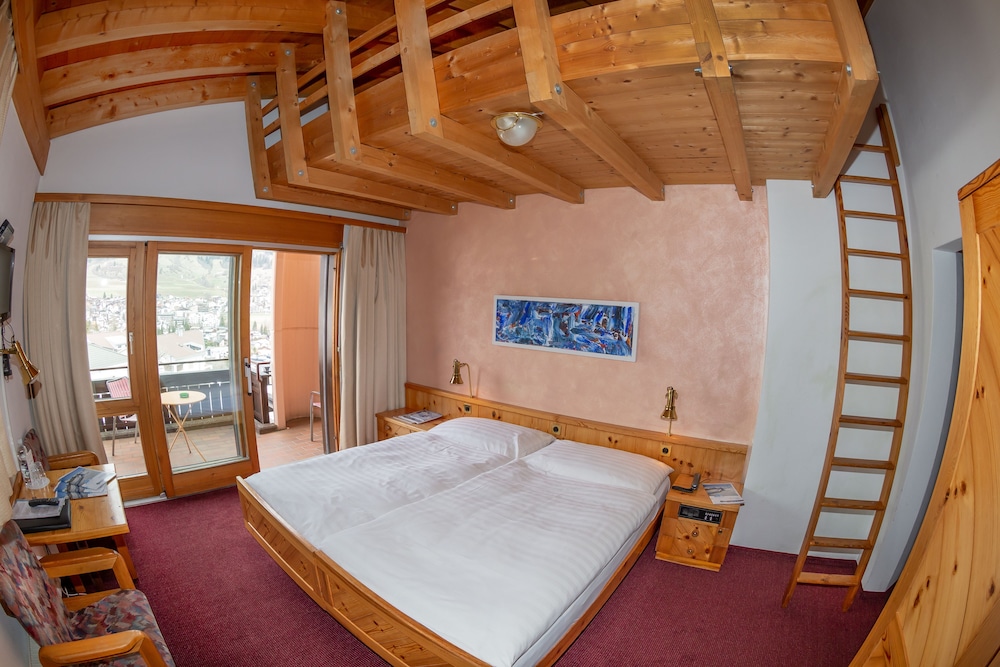 Family Room - Photo 4