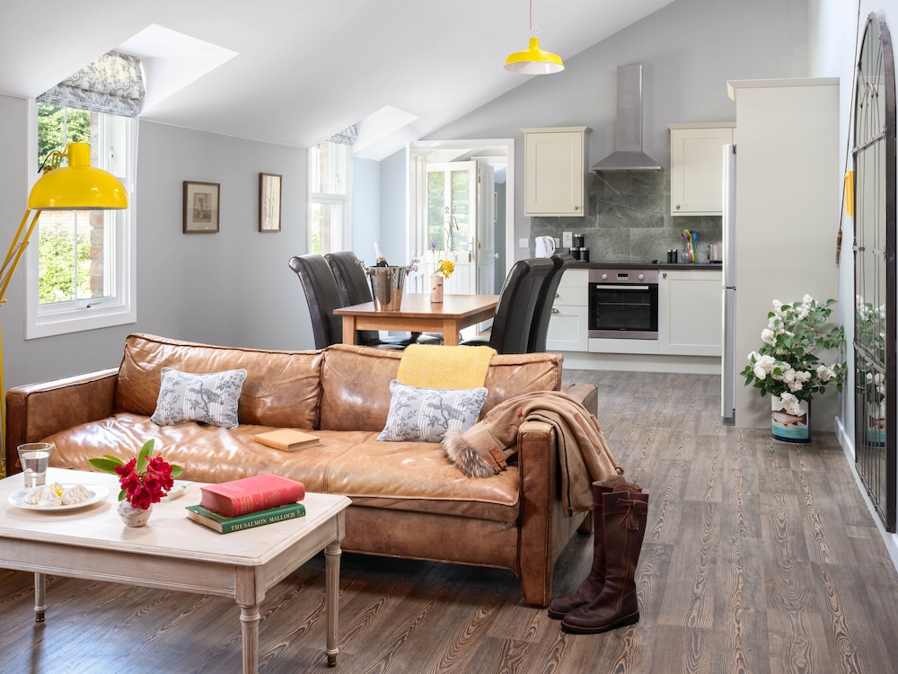 Cottage, Ensuite (2 Bed-Walled Garden) photo 1