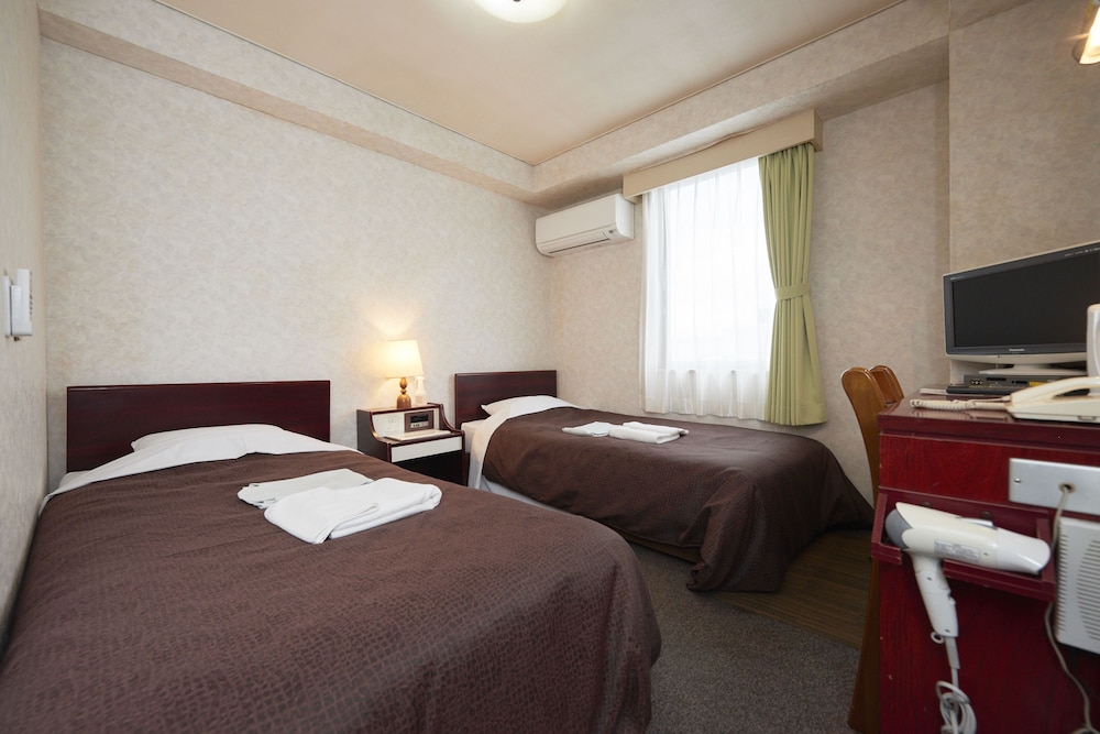 Economy Twin Room, Smoking photo 3