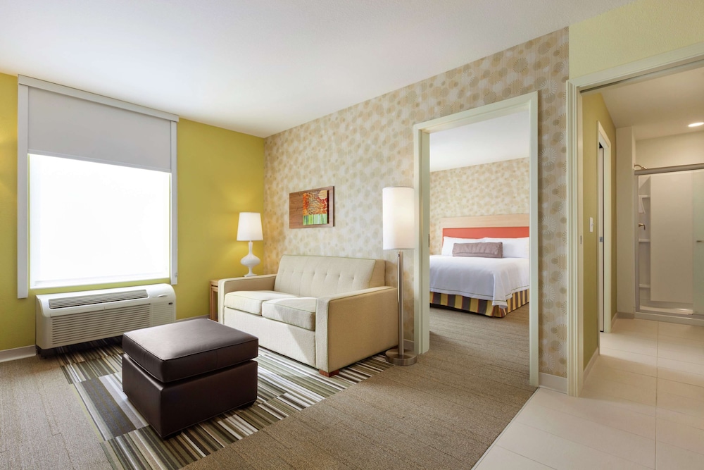 Suite, 1 King Bed, Non Smoking photo 1