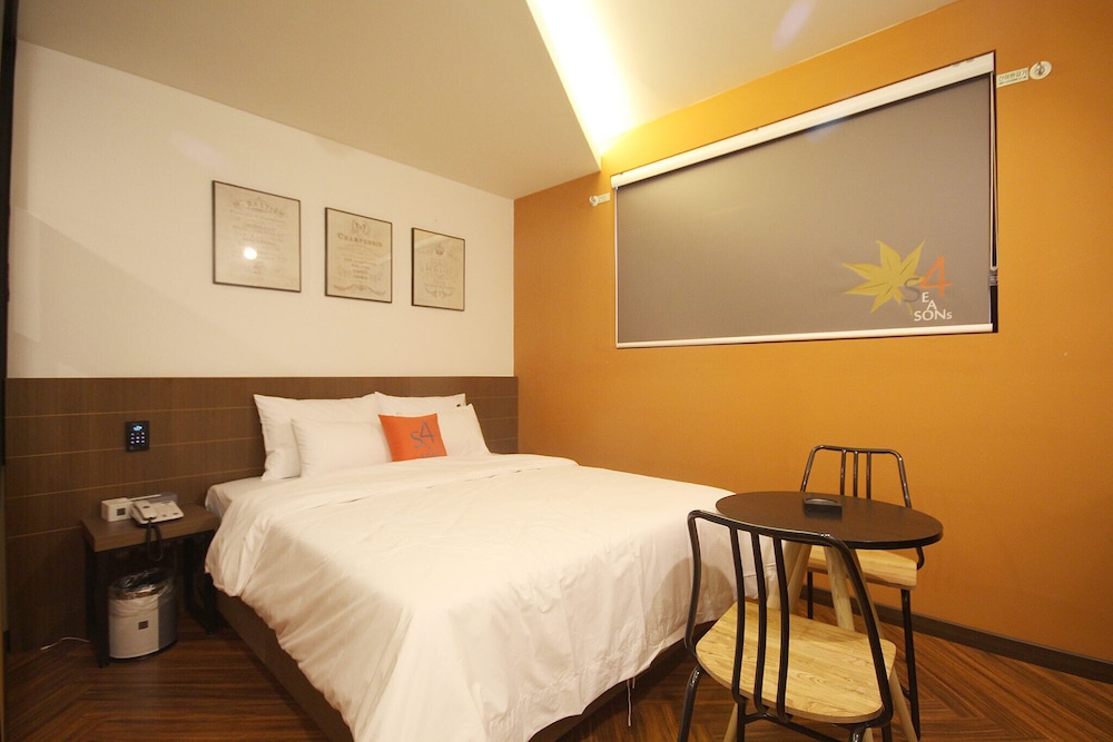 Deluxe Double Room, Non Smoking - Photo 13