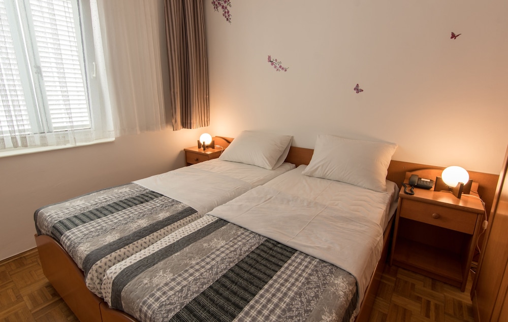 Standard Double Room Single Use, 1 Twin Bed, Park View photo 2