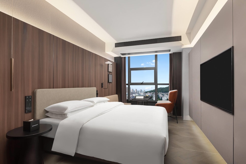 Superior Room, 1 King Bed, Non Smoking photo 1