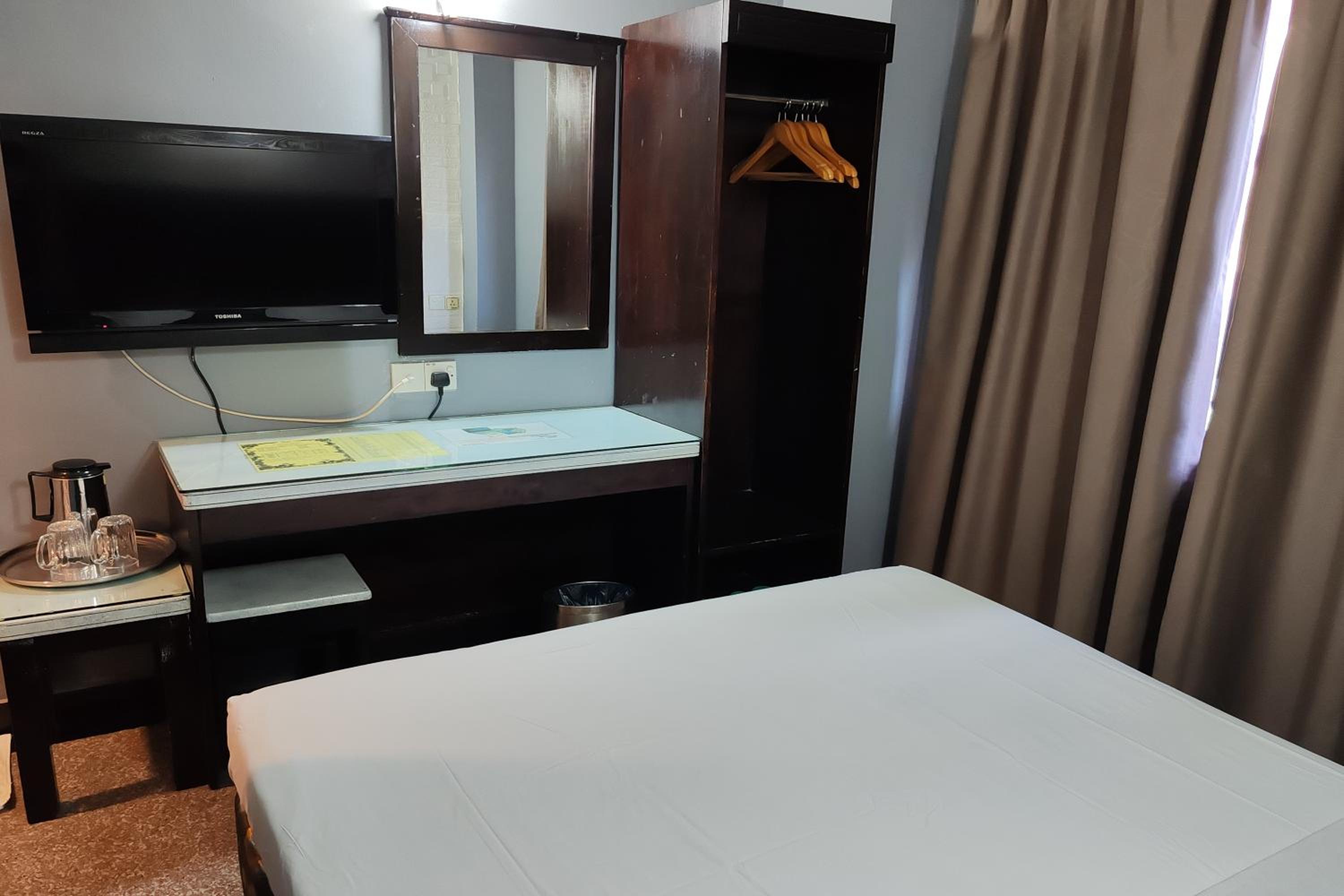 Standard Queen Room photo 3