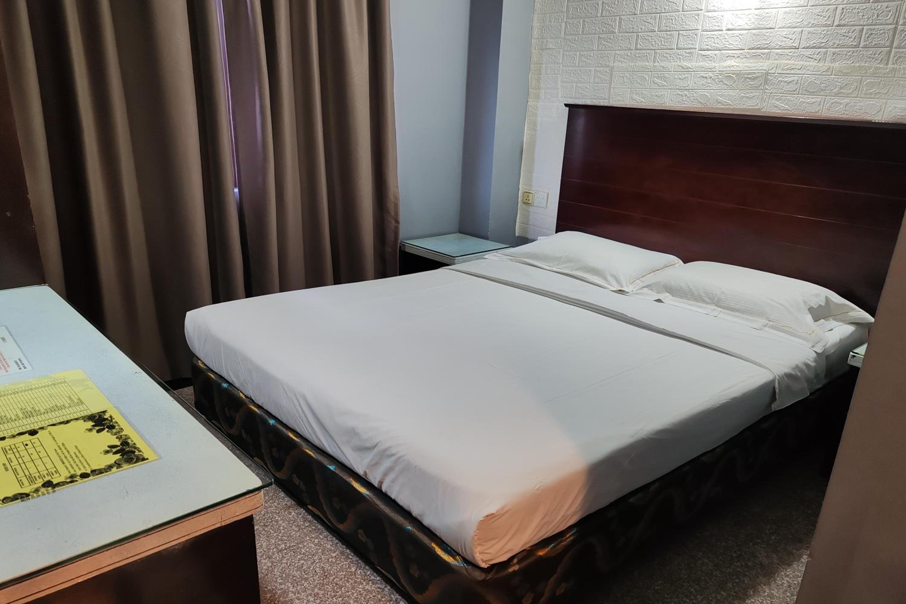 Standard Queen Room photo 2