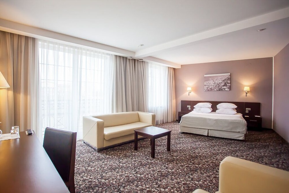 Junior Suite, City View