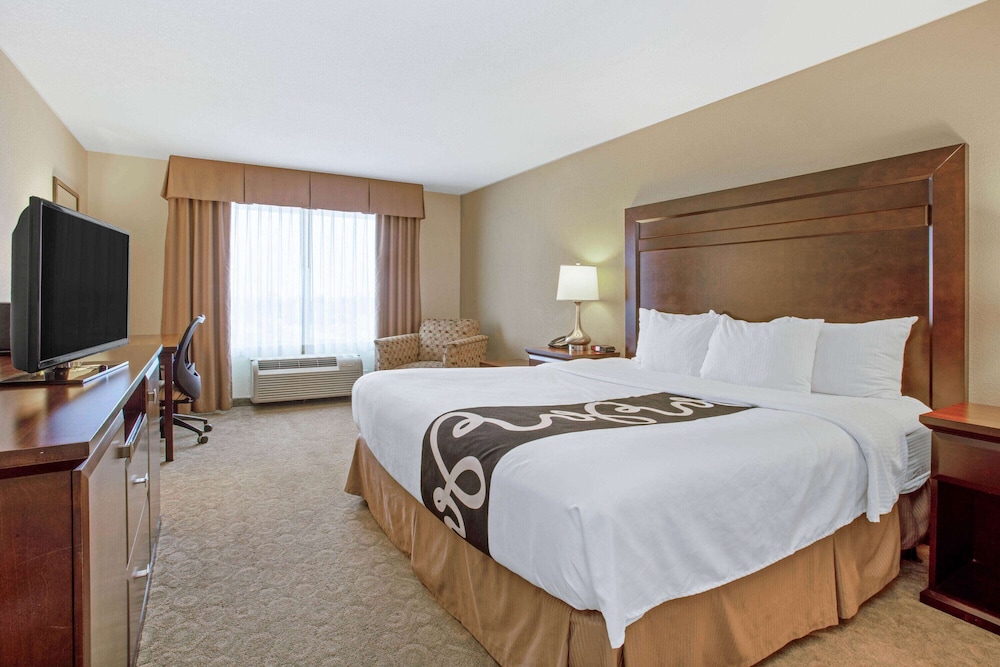 Room, 1 King Bed, Non Smoking - Photo 2