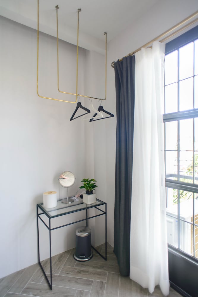 Design Double Room, 1 King Bed, Non Smoking, City View photo 3
