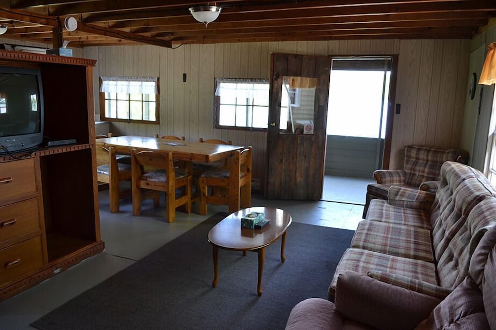 Economy Cottage, 4 Bedrooms (Cottage# 8) photo 1