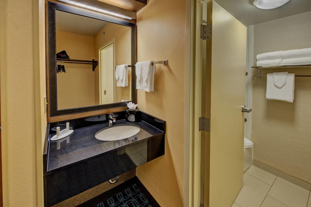 Room, Multiple Beds thumbnail 5
