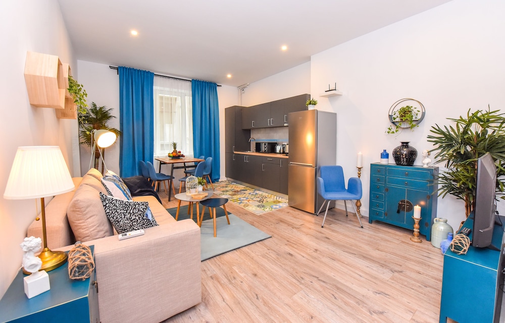 Comfort Apartment, 2 Bedrooms, Balcony, Courtyard View photo 1
