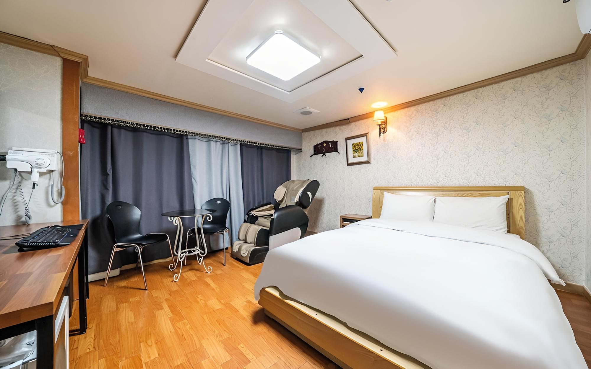 Room (Massage chair) photo 3