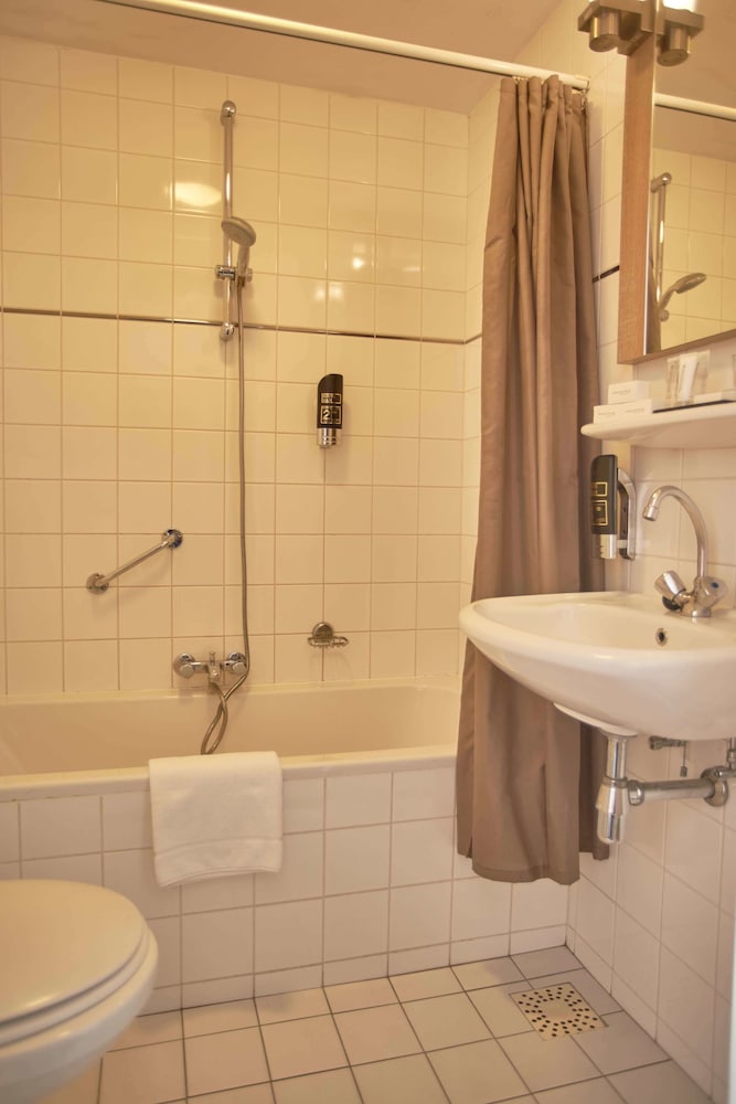 Triple Room, 3 Twin Beds photo 3