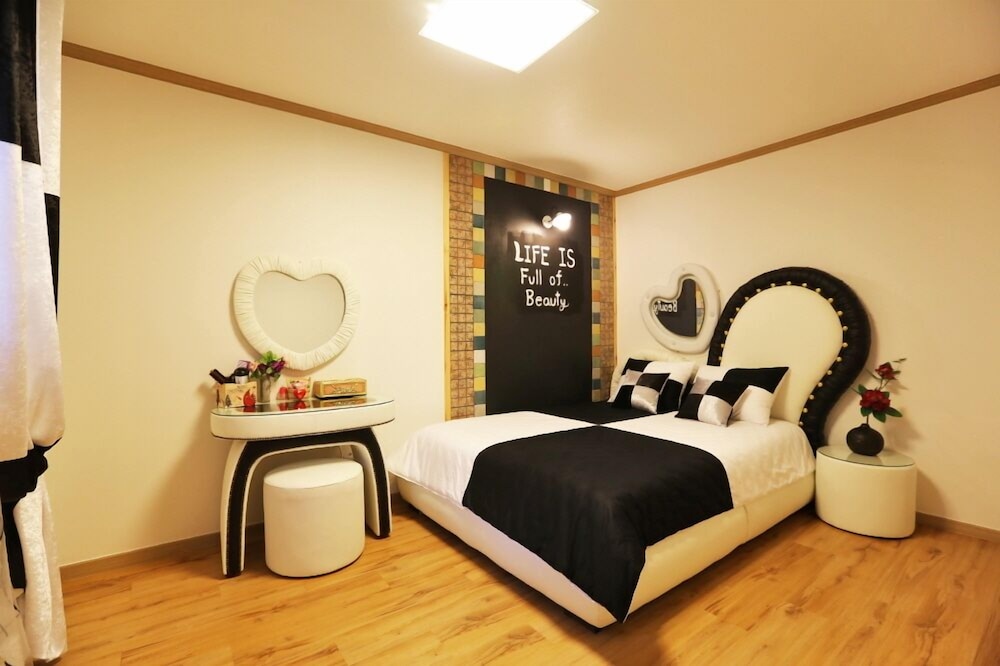 Room (Chanel(Private)) - Photo 1