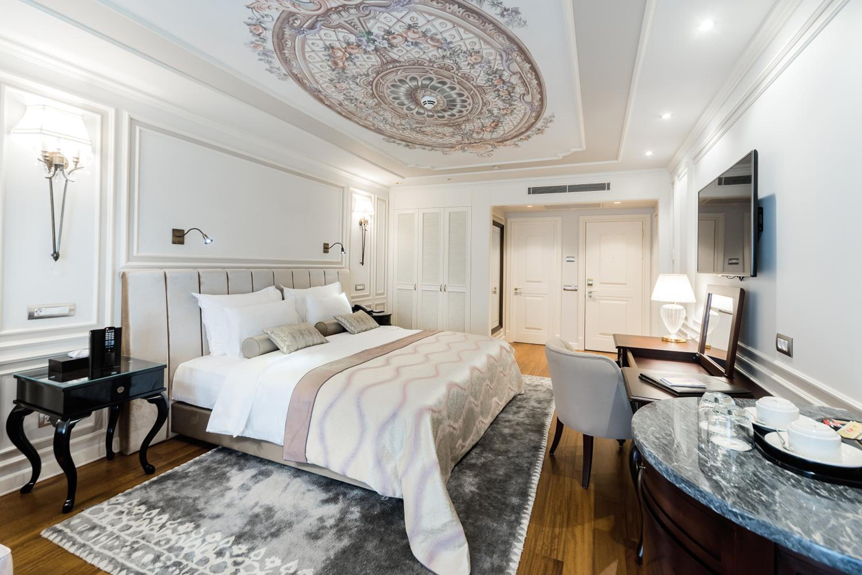 Deluxe Double or Twin Room photo 3