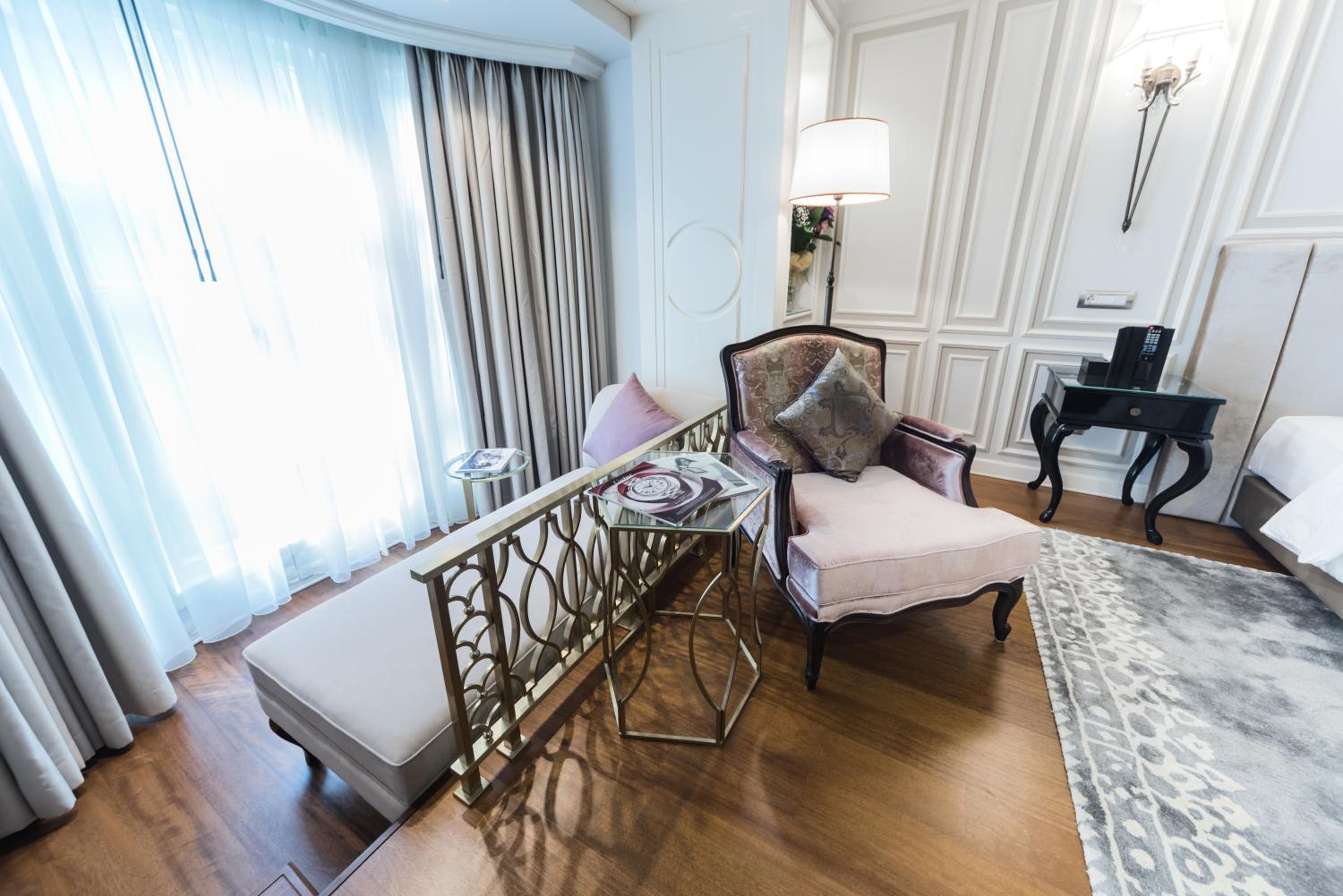 Luxury Deluxe Double or Twin Room photo 3
