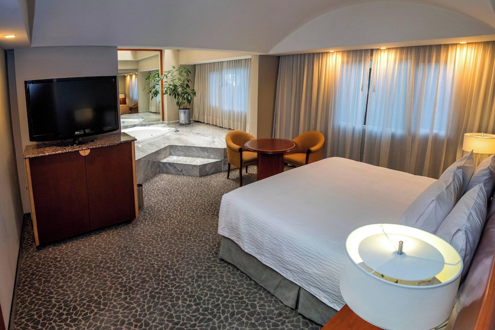 Suite, 2 Bedrooms - Photo 1