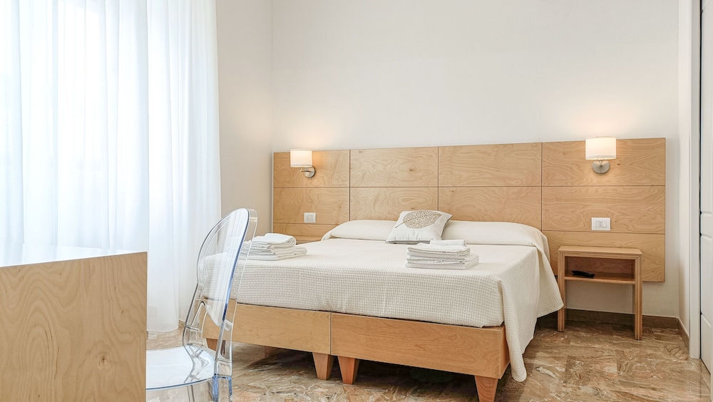 Standard Double or Twin Room, Ensuite photo 2