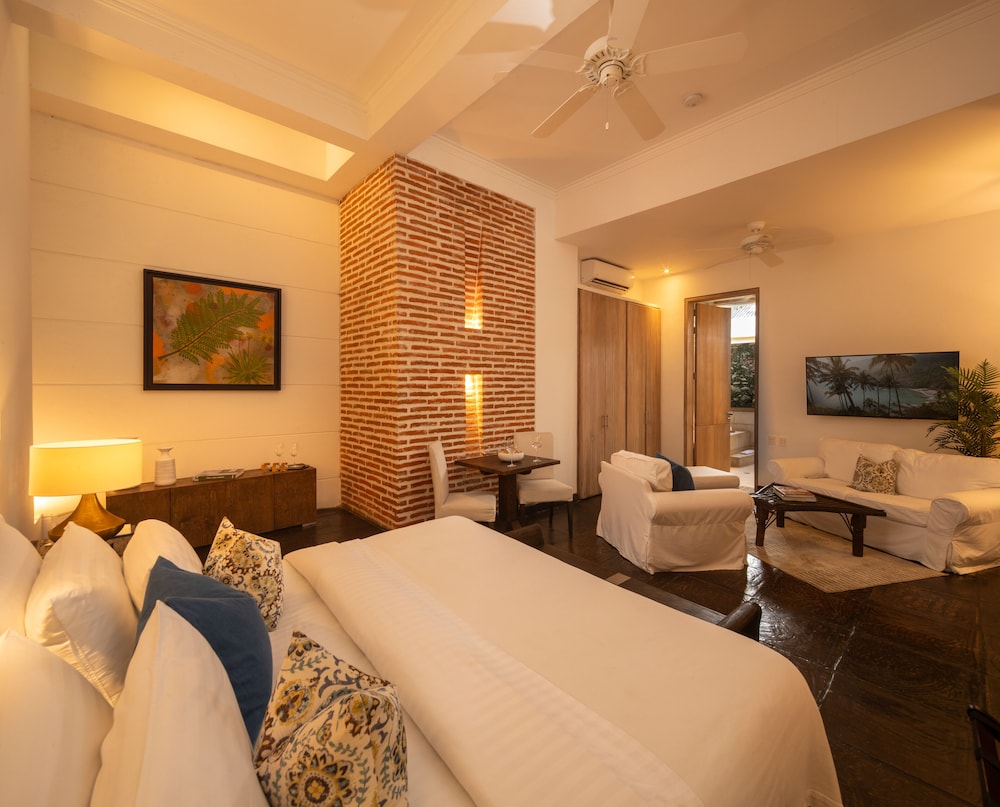 Superior Room, 1 King Bed photo 1