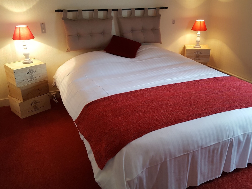 Comfort Double Room, Private Bathroom, River View (Chambre Chinon) photo 1