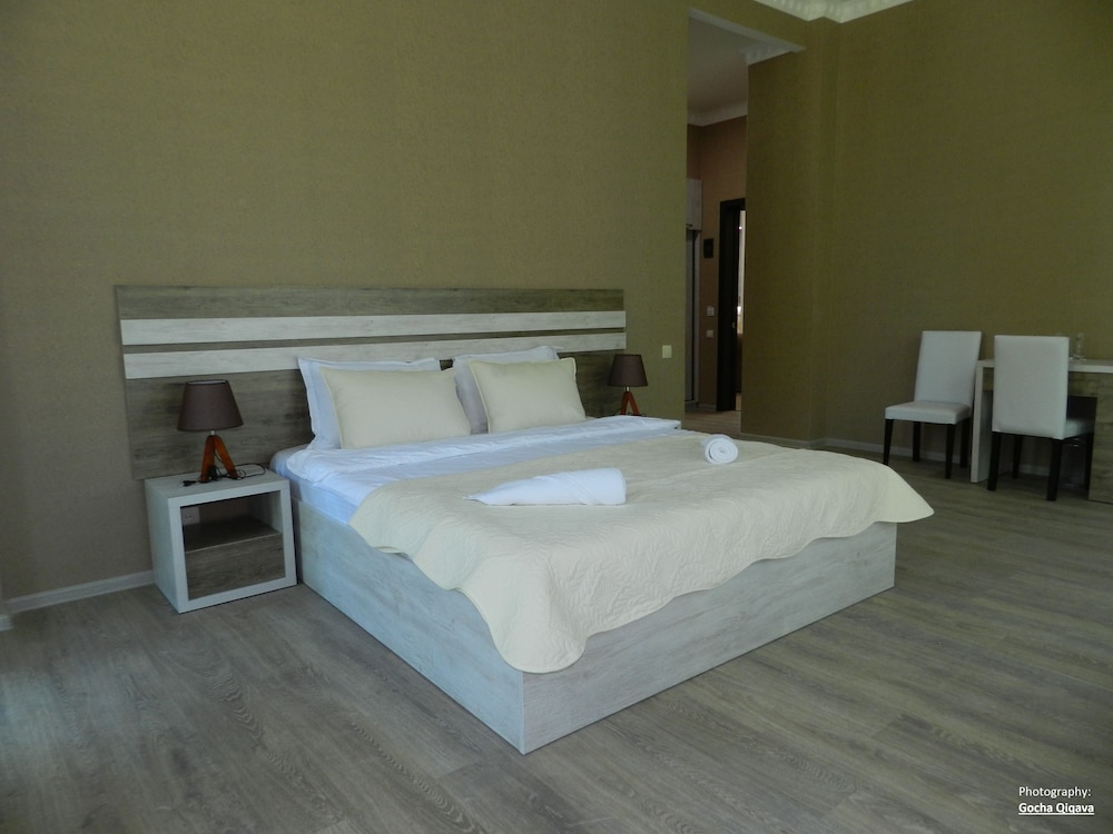 Luxury Suite, 1 King Bed, Balcony photo 1